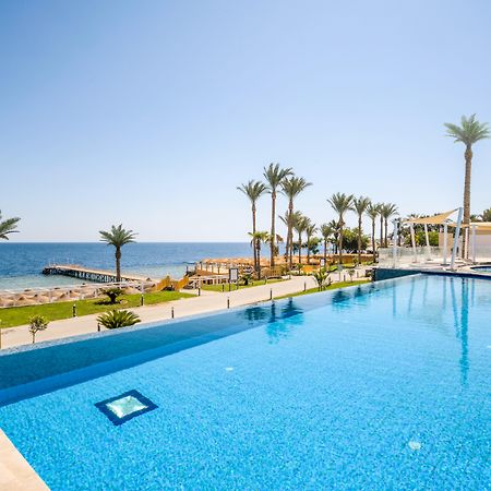 Sunrise Diamond Beach Resort -Grand Select Sharm el-Sheikh Exterior foto Pool at the Hilton Sharm El Sheikh