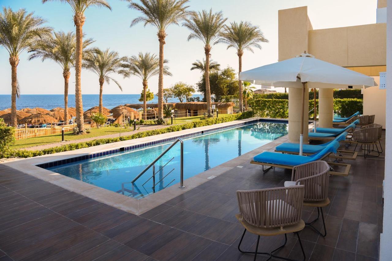 Sunrise Diamond Beach Resort -Grand Select Sharm el-Sheikh Exterior foto The swimming pool at the St. Regis Sharm