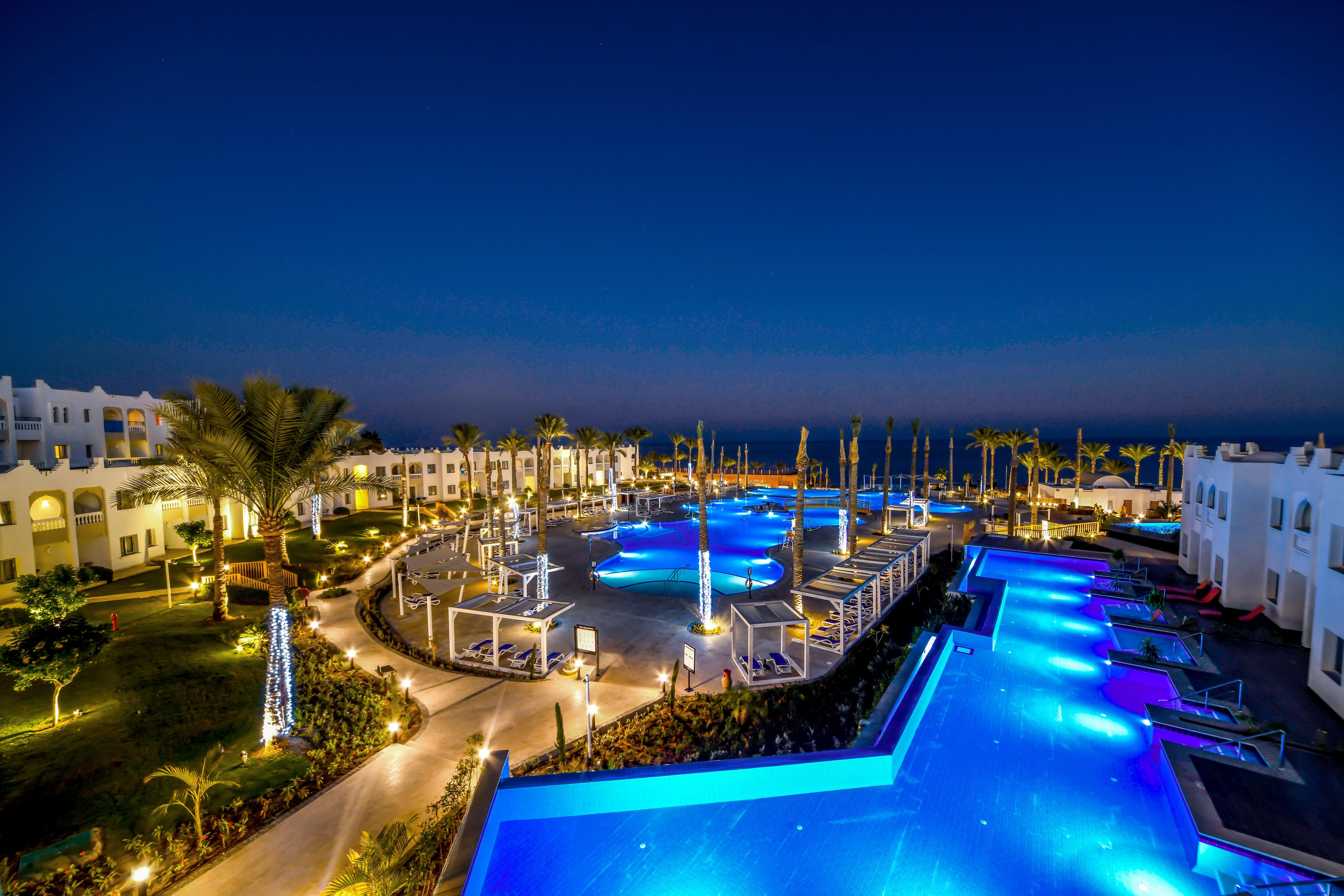 Sunrise Diamond Beach Resort -Grand Select Sharm el-Sheikh Exterior foto The resort at night