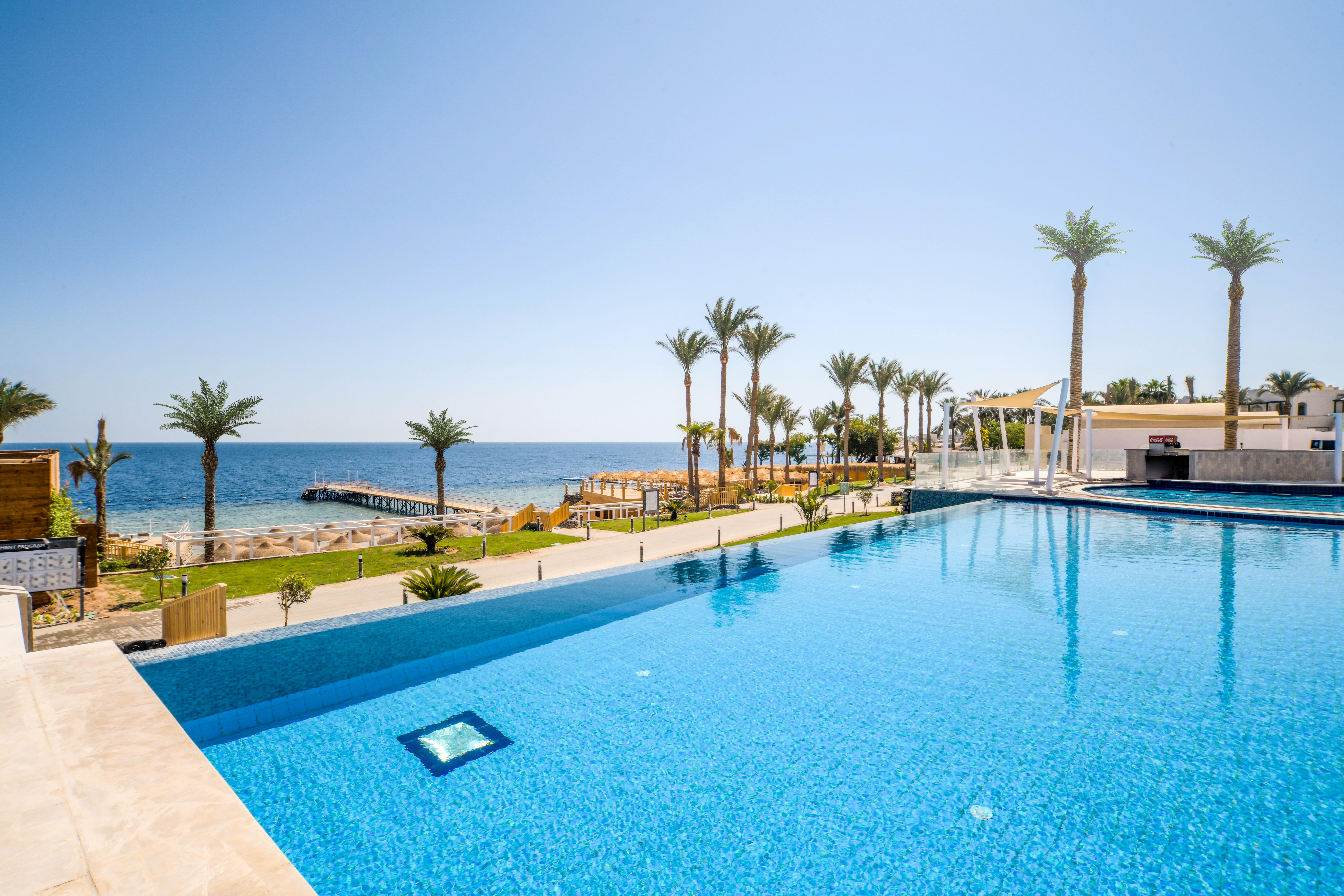 Sunrise Diamond Beach Resort -Grand Select Sharm el-Sheikh Exterior foto Pool at the Hilton Sharm El Sheikh